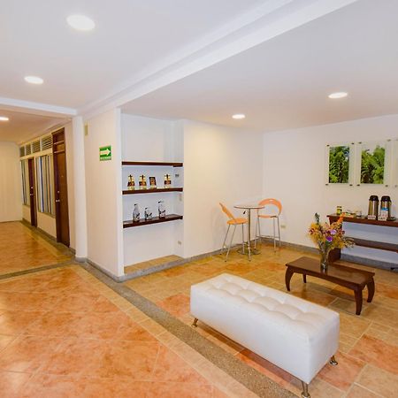Hotel Monarca Armenia Екстер'єр фото