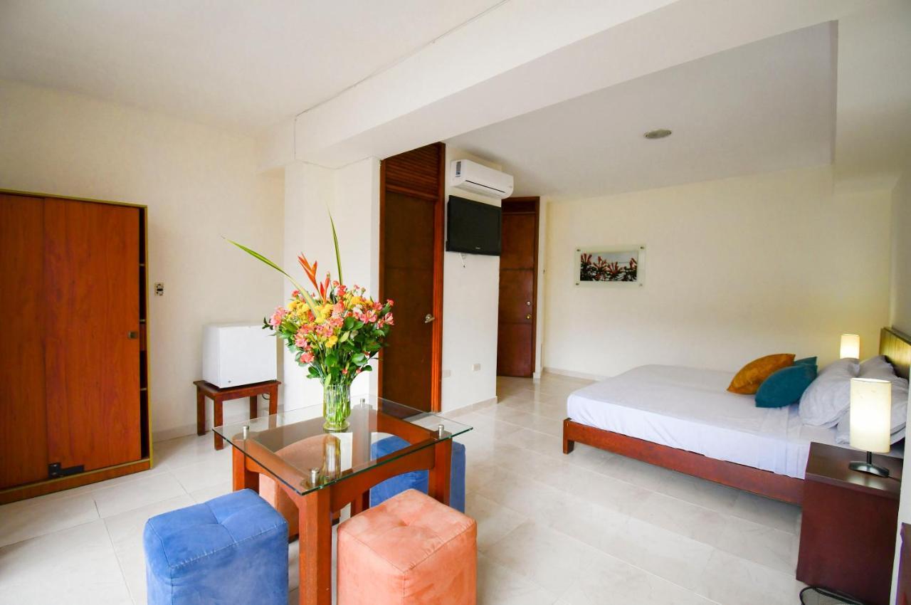 Hotel Monarca Armenia Екстер'єр фото
