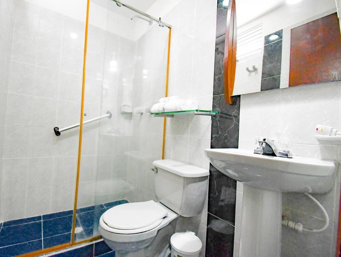 Hotel Monarca Armenia Екстер'єр фото