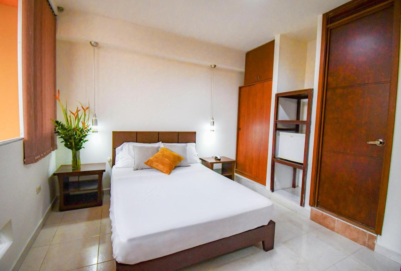 Hotel Monarca Armenia Екстер'єр фото