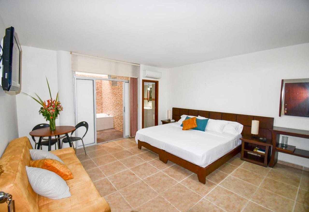 Hotel Monarca Armenia Екстер'єр фото