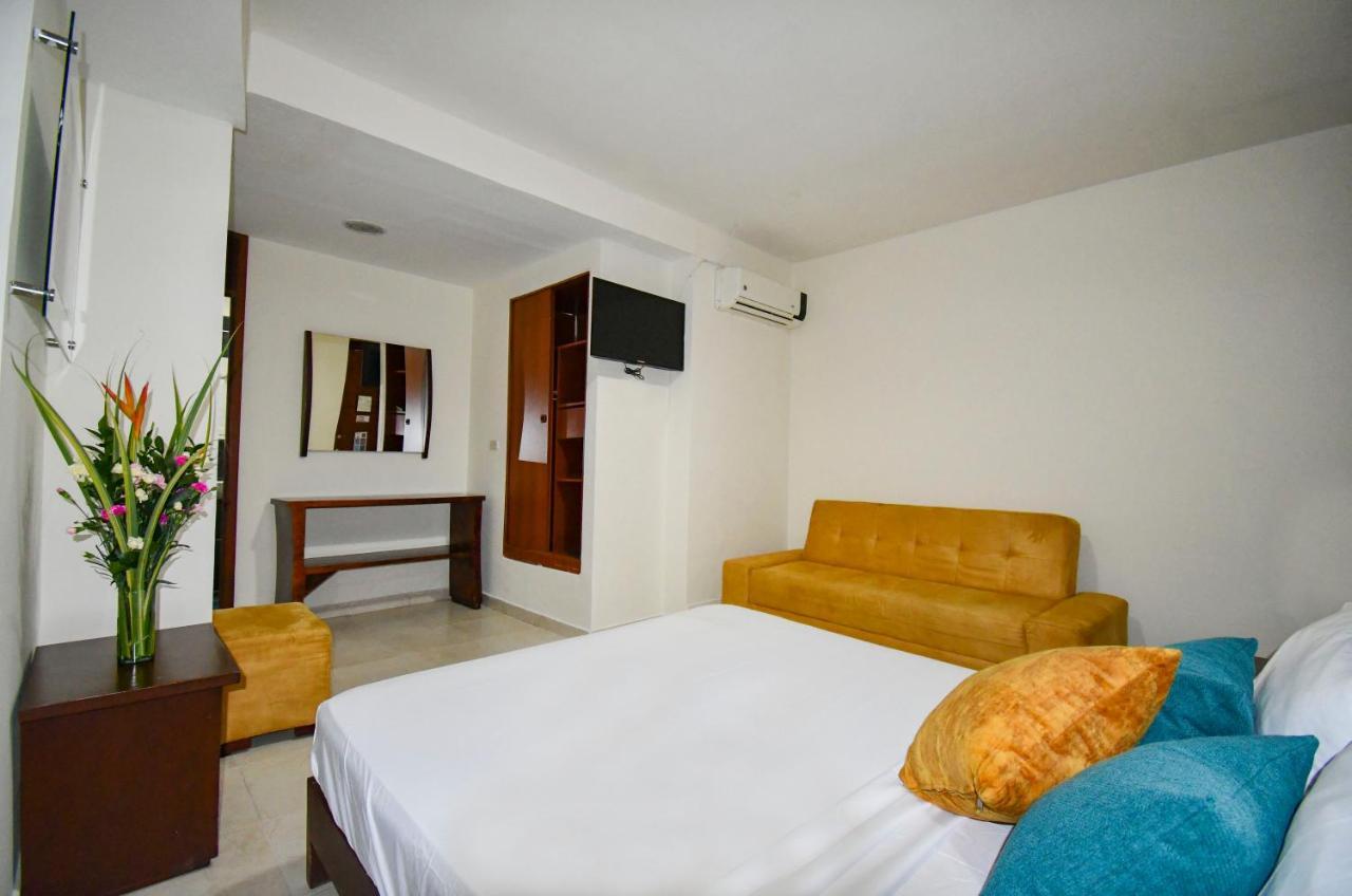 Hotel Monarca Armenia Екстер'єр фото