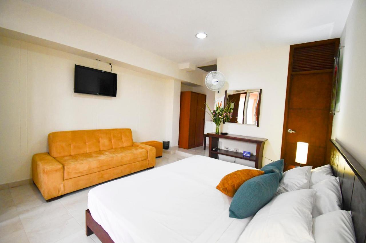 Hotel Monarca Armenia Екстер'єр фото