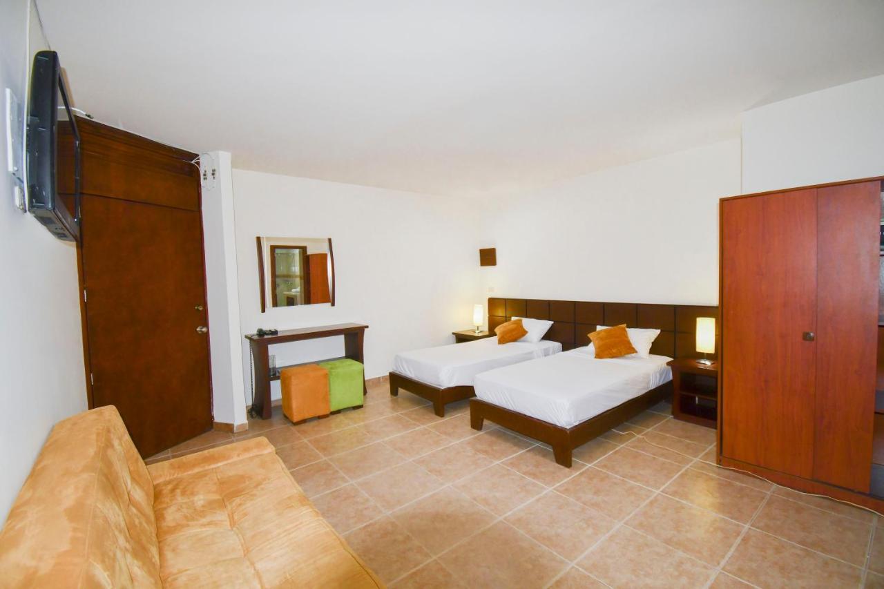 Hotel Monarca Armenia Екстер'єр фото