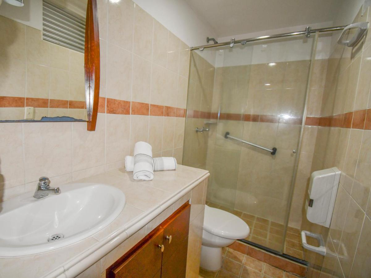 Hotel Monarca Armenia Екстер'єр фото