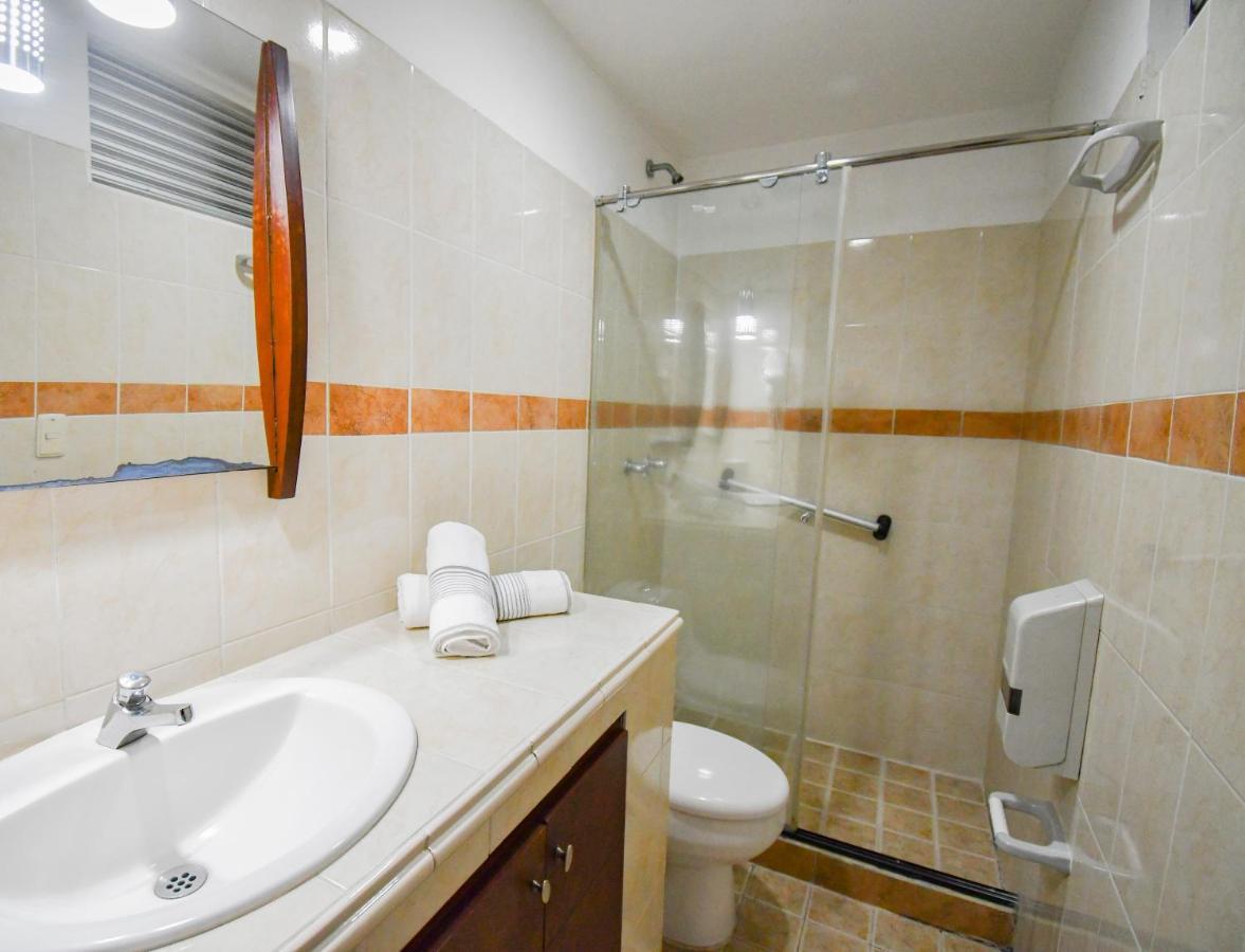 Hotel Monarca Armenia Екстер'єр фото