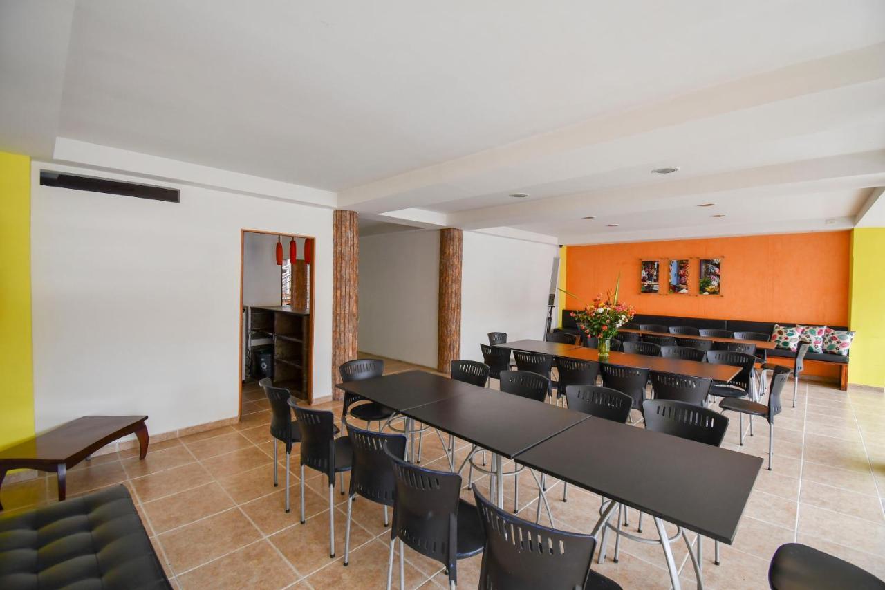 Hotel Monarca Armenia Екстер'єр фото