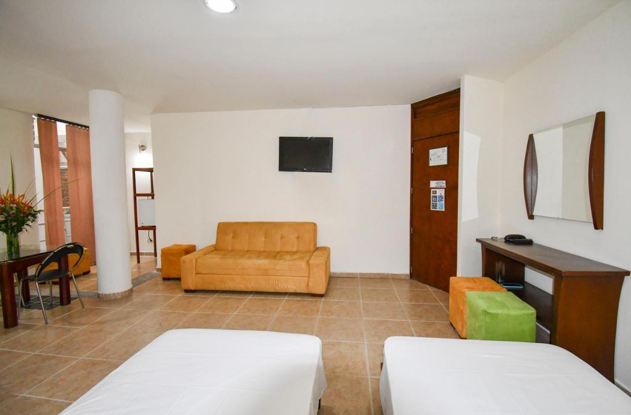 Hotel Monarca Armenia Екстер'єр фото