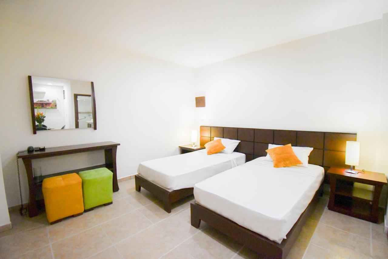 Hotel Monarca Armenia Екстер'єр фото