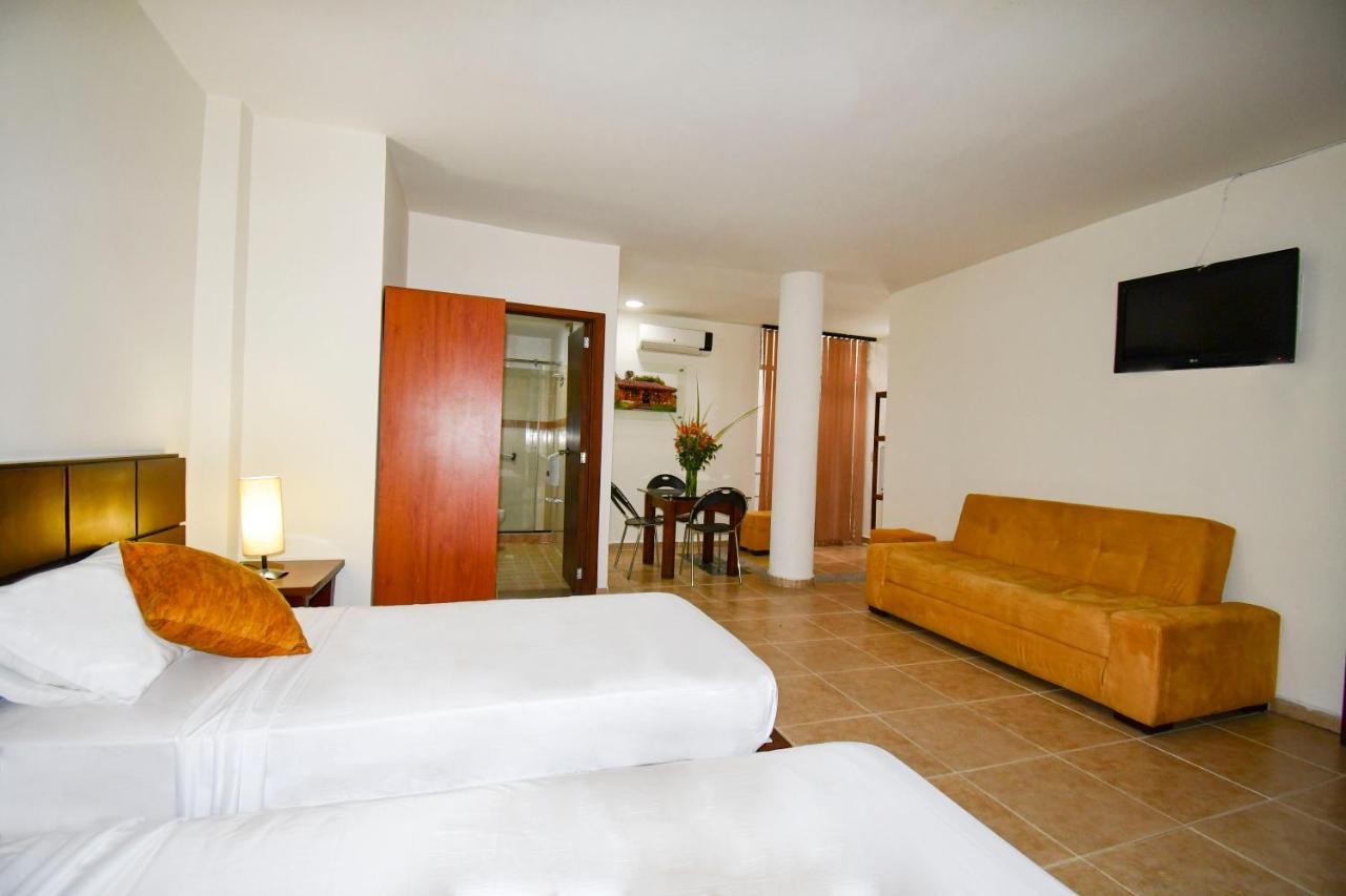Hotel Monarca Armenia Екстер'єр фото