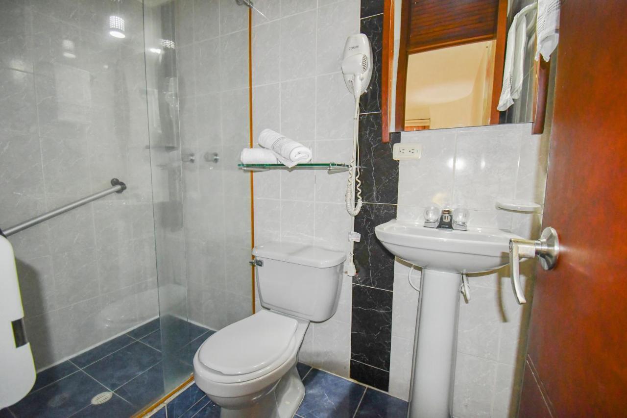 Hotel Monarca Armenia Екстер'єр фото