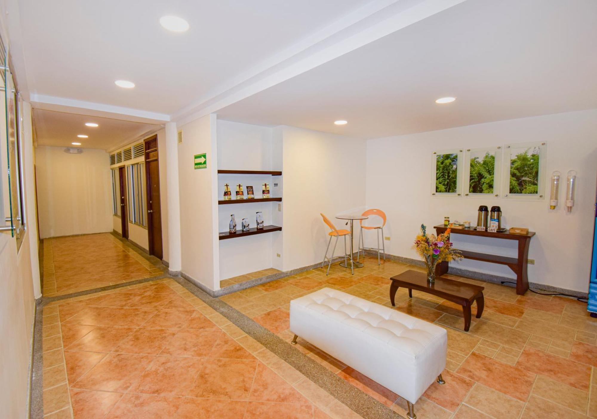 Hotel Monarca Armenia Екстер'єр фото
