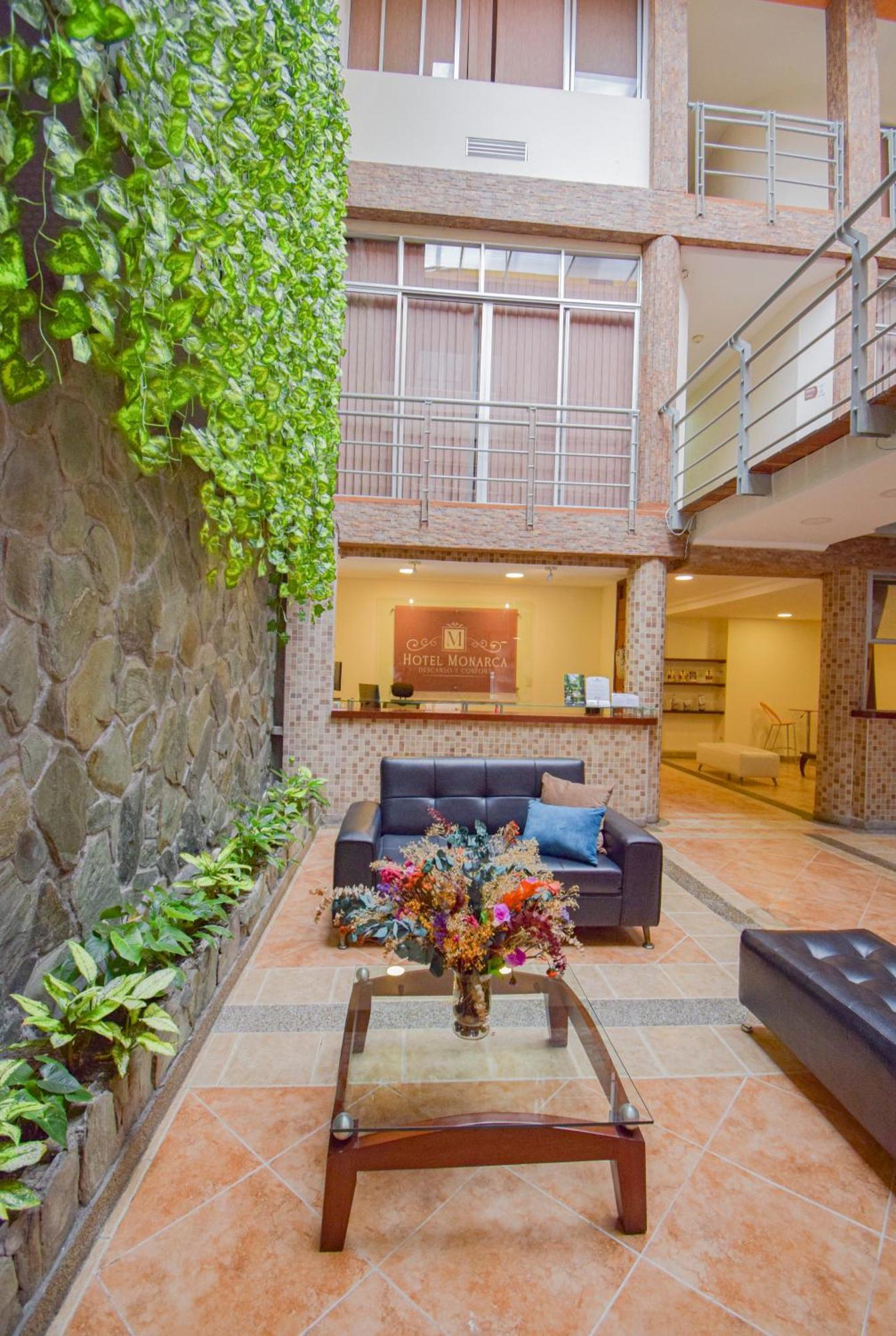 Hotel Monarca Armenia Екстер'єр фото